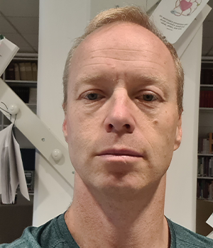 Porträttbild av en man.