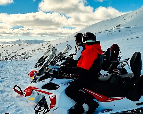 Två elskotrar på fjället